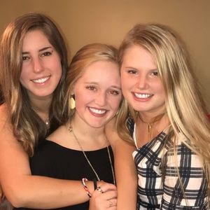 Meet your Posher, Macee